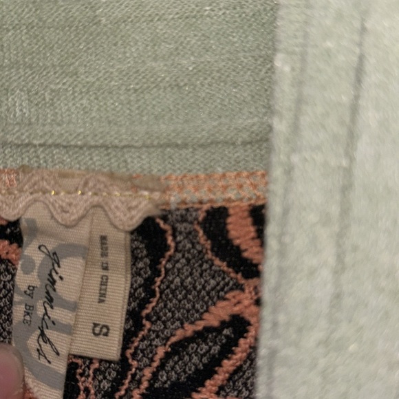 Gimmicks by BKE sweater. Size small. Purchased at The Buckle. - Picture 5 of 6